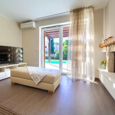 Villa House Seascape Ii With Heated Pool Near The Sea *
