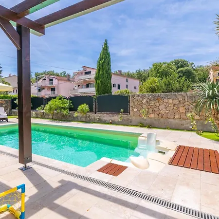 House Seascape Ii With Heated Pool Near The Sea *