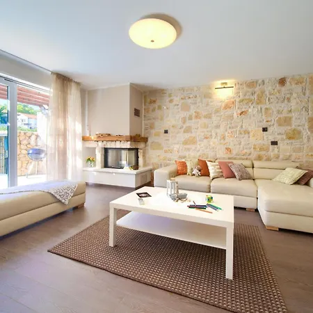 House Seascape Ii With Heated Pool Near The Sea *