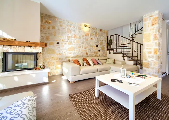 House Seascape Ii With Heated Pool Near The Sea Vila