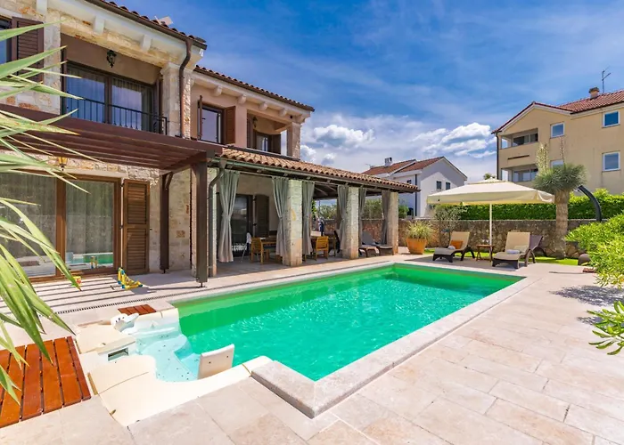 House Seascape Ii With Heated Pool Near The Sea Vila Malinska