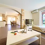 Villa House Seascape Ii With Heated Pool Near The Sea