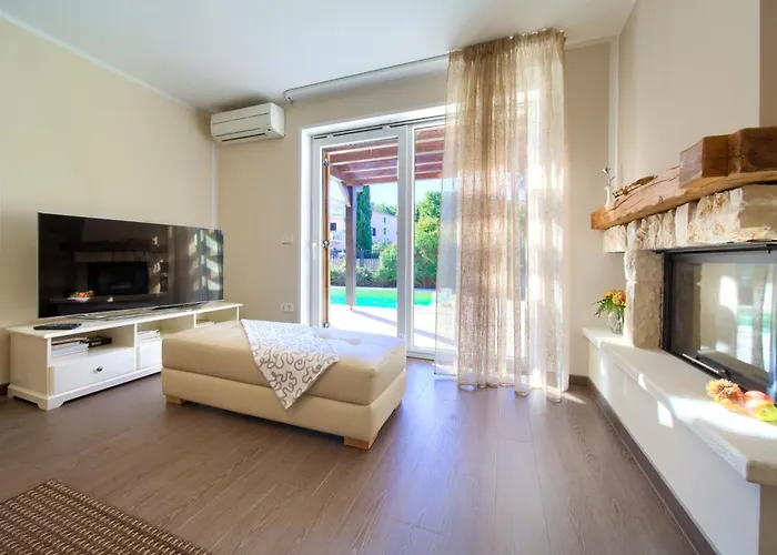 Villa House Seascape Ii With Heated Pool Near The Sea *