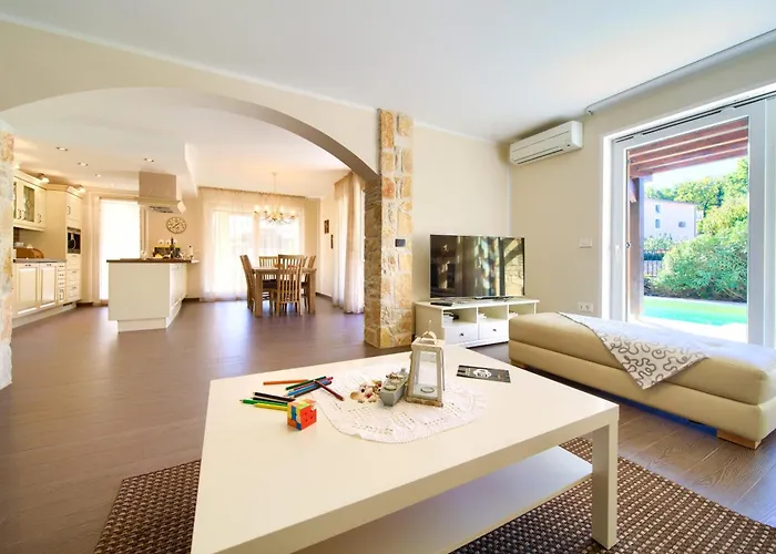 Villa House Seascape Ii With Heated Pool Near The Sea