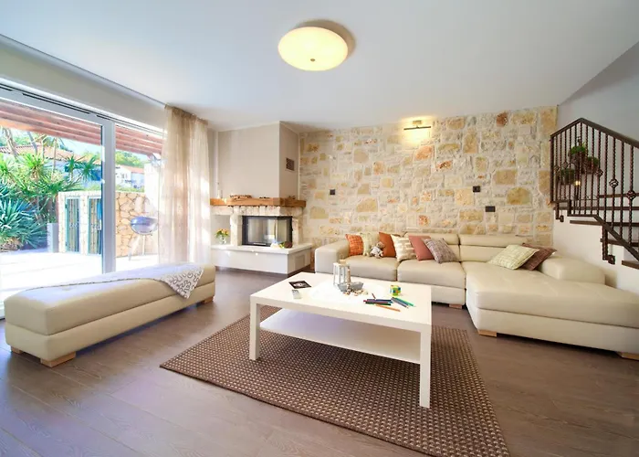 House Seascape Ii With Heated Pool Near The Sea *