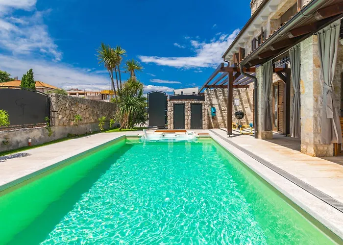Villa House Seascape Ii With Heated Pool Near The Sea *